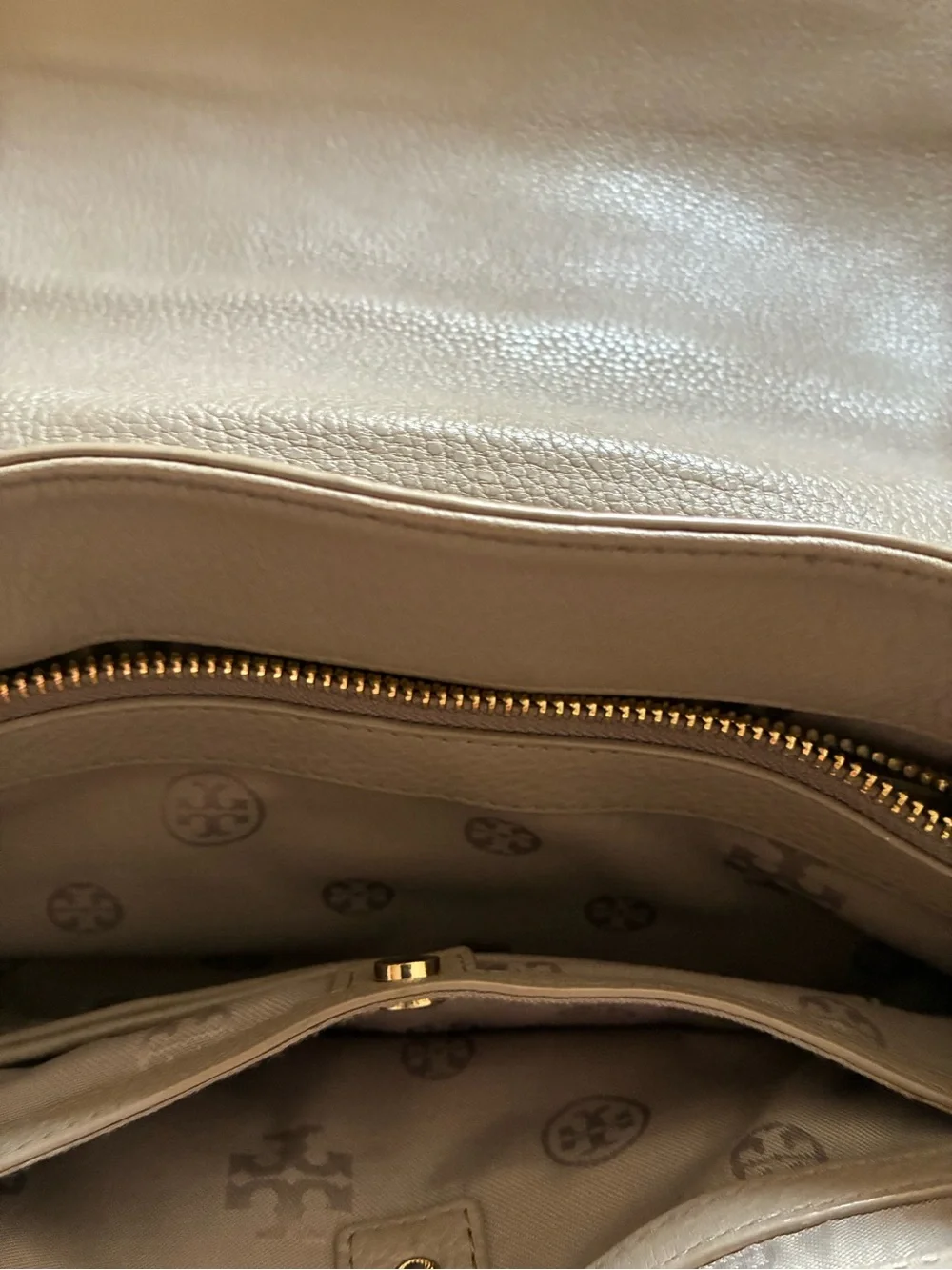 Tory Burch Pebbled Leather Crossbody in Taupe with Gold Chain